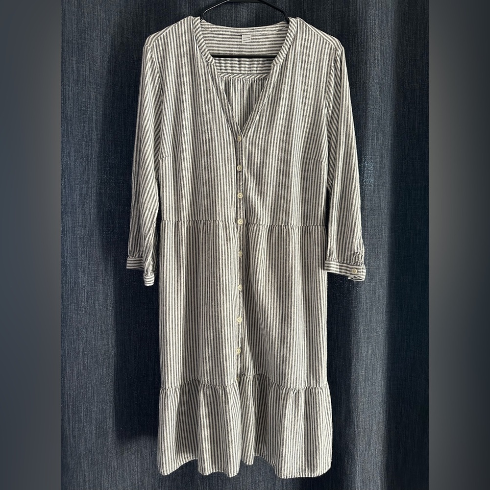 Old Navy Black and White Striped Shirt